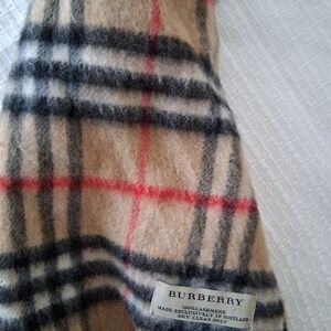 Burberry Classic Tan and Red Check Cashmere Scarf